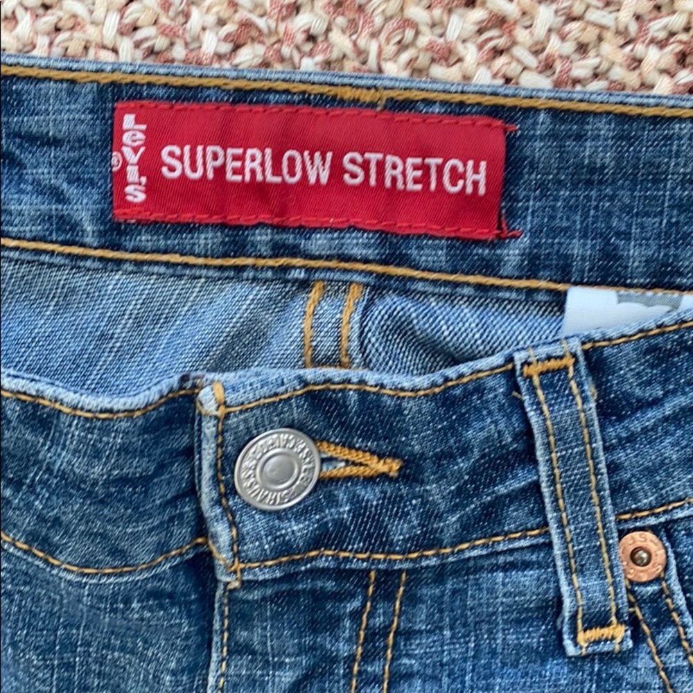 Levi’s • 518 Superlow Stretch Jeans Short - Picture 3 of 8